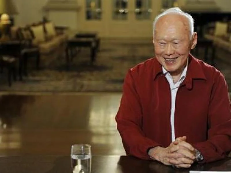 lee kuan yew red shirt happy