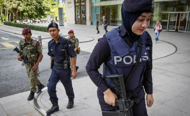Police arrest IS suspects