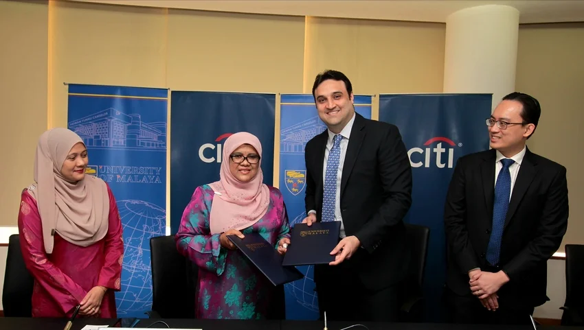 From left to right: Assoc. Prof. Dr. Nurul Shahnaz Ahmad Mahdzan (Head, Department of Finance & Banking, Faculty of Business & Accountancy), Professor Dr. Che Ruhana Isa (Dean, Faculty of Business & Accountancy), Gautam Abroal (Head, Citigroup Transaction Services (M) Sdn Bhd) and Eric Sua (Vice President, Country Recruitment Head, Citi Malaysia)