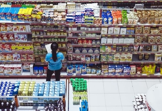 supermarket staff