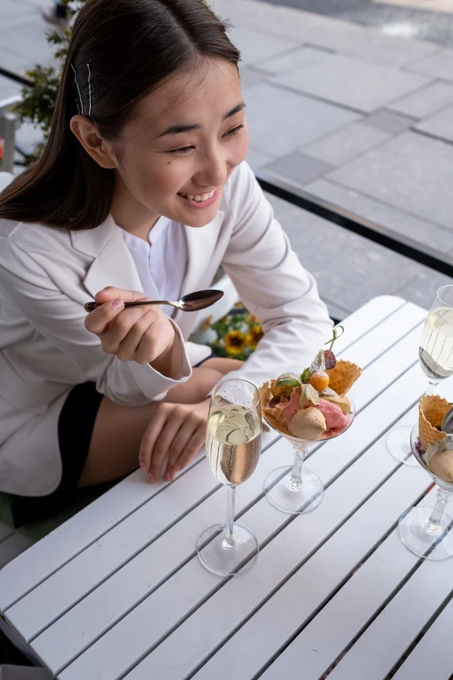 International student enjoying freedom in a cafe.