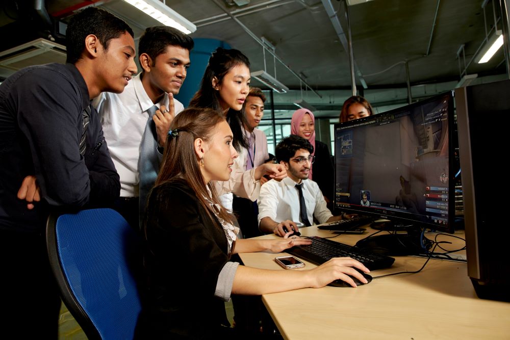 APU students in a computer lab.
