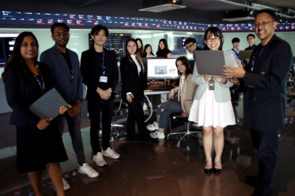 APU students in a computer lab.