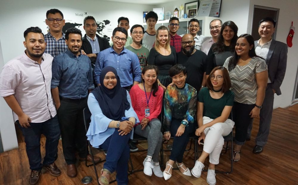 A group photo of Easyuni team consisting of 20 people diverse in gender and race